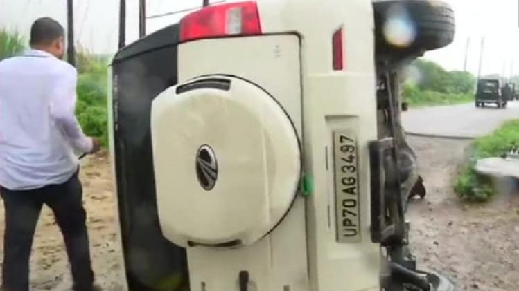 एक्सीेडेंट में पलग गई थी गाड़ी (फोटो-ANI)