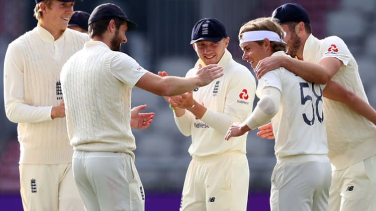 England v West Indies, 2nd Test: Sam Curran celebrates the early breakthrough (©AFP)