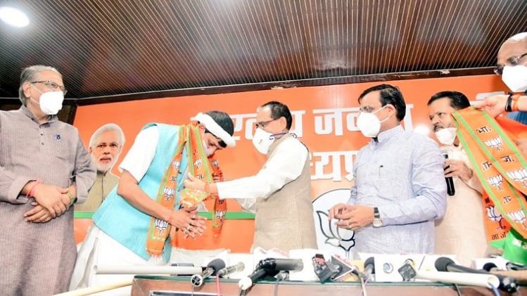 कांग्रेस विधायकों ने जॉइन की बीजेपी (फोटो- रवीश पाल सिंह)