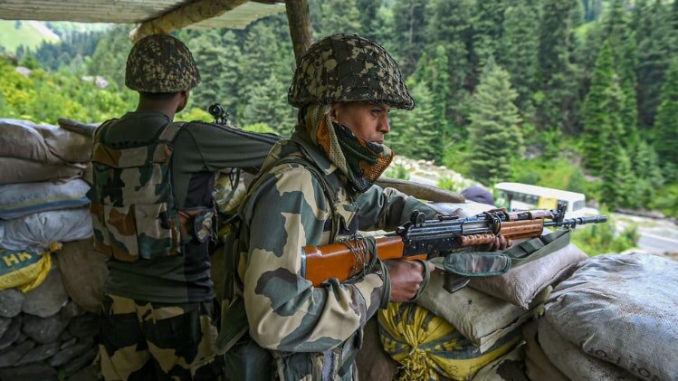 सुरक्षाबलों ने सीमा पार से आतंकियों की घुसे पैठ की कोशिश नाकाम कर दी(फाइल फोटो-PTI)