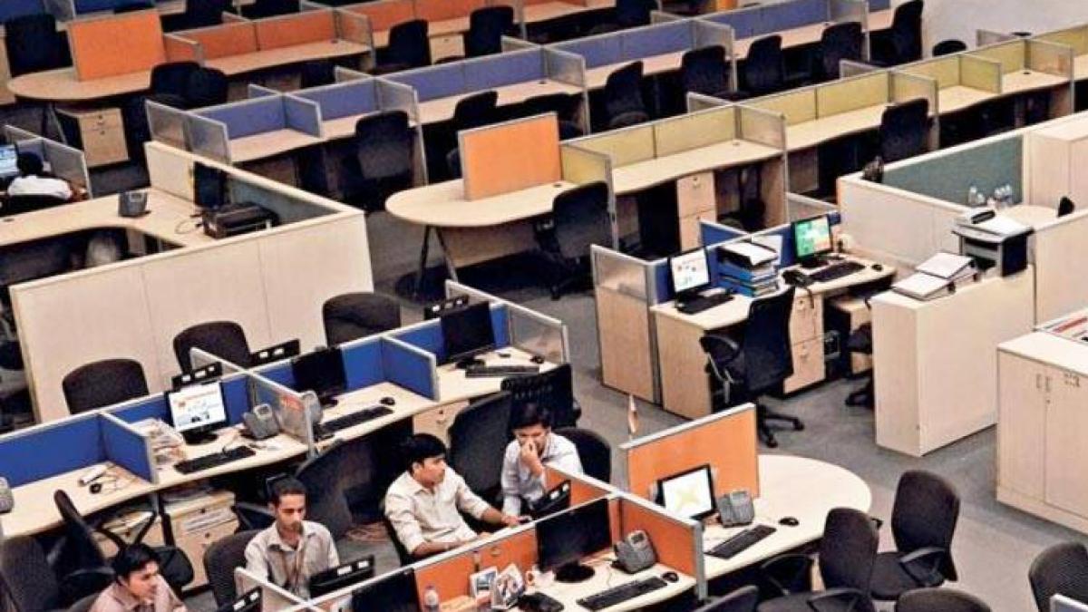 सर्विस सेक्टर में जारी है छंटनी 