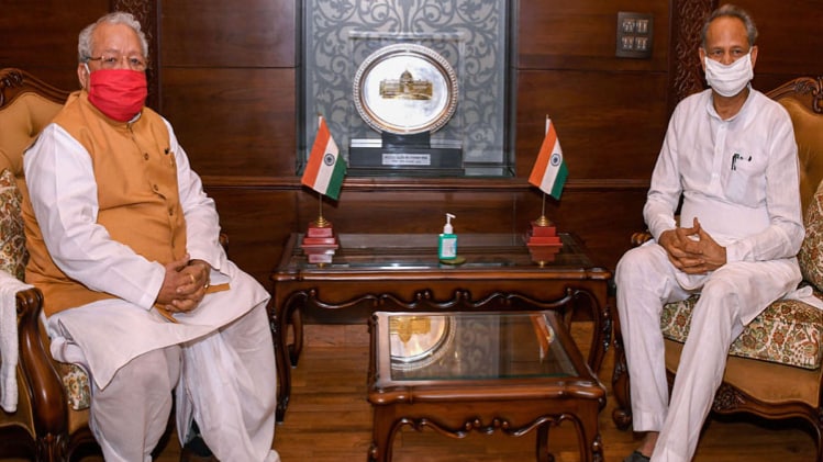राज्यपाल कलराज मिश्र के साथ सीएम अशोक गहलोत (फाइल फोटो)