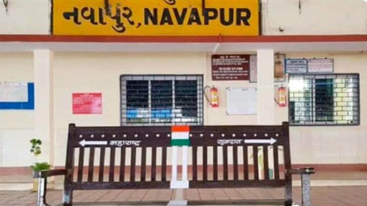 Indian Railways Navapur Railway Station: दो राज्यों में बंटा रेलवे स्टेशन