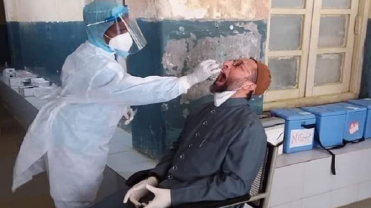 ओवैसी की वायरल तस्वीर