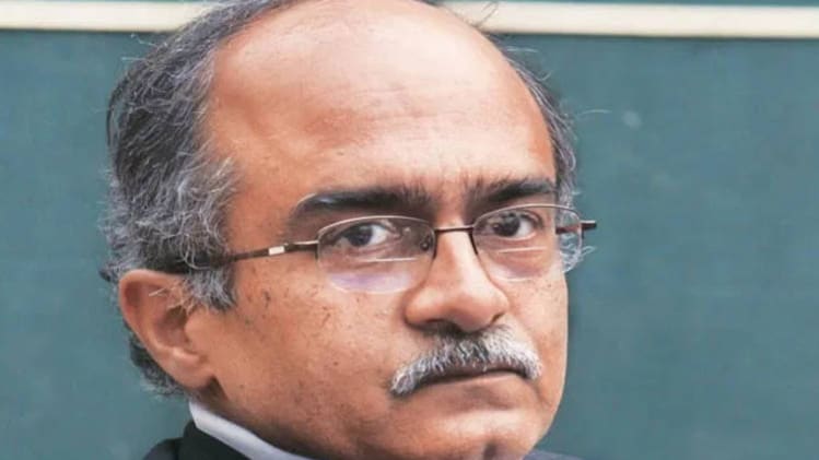 सीनियर एडवोकेट प्रशांत भूषण (फाइल फोटो)