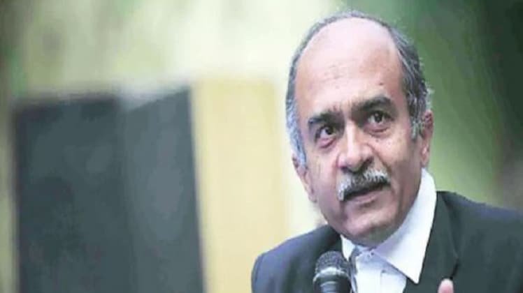 सुप्रीम कोर्ट के वकील प्रशांत भूषण (फाइल फोटो)