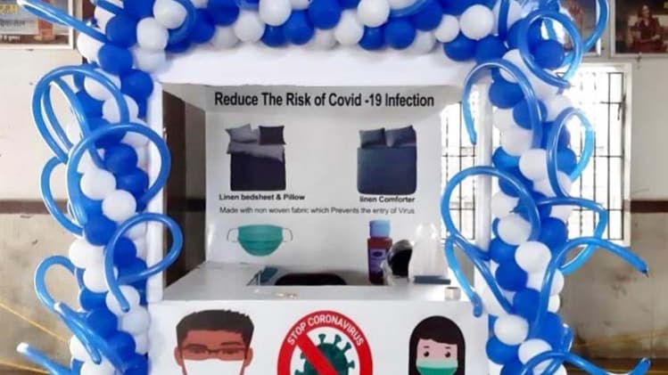 Indian railways कोरोना काल में रेलवे स्टेशन पर बिक रहे चादरतकियाकंबल