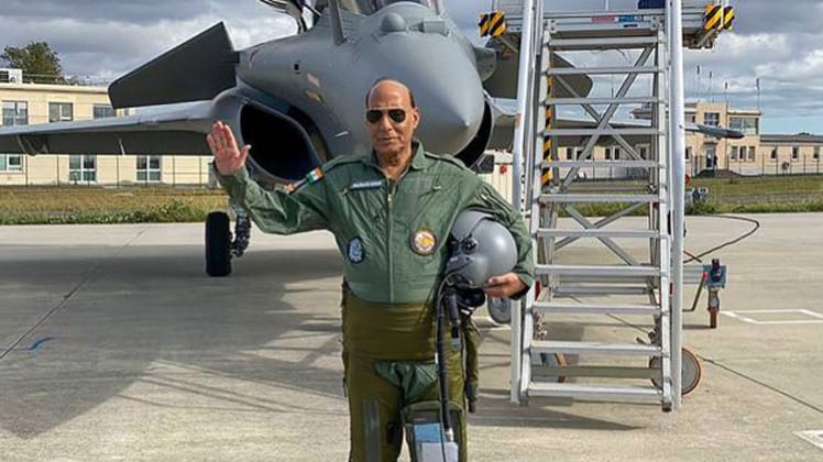 रक्षा मंत्री राजनाथ सिंह ने दी बधाई