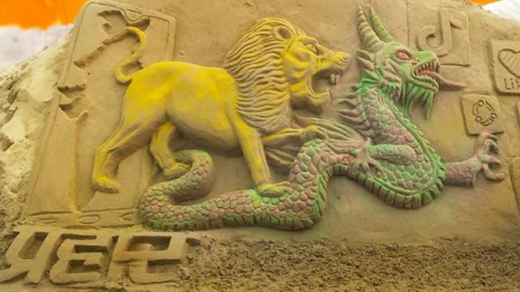 छपरा के सैंड आर्टिस्ट अशोक कुमार ने बनाई है कलाकृति 