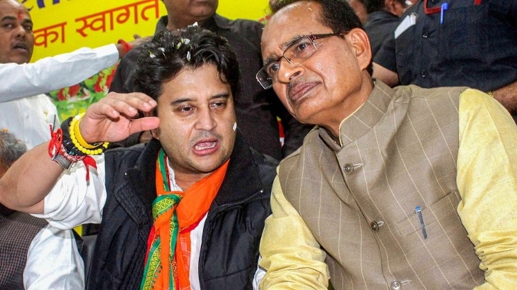 ज्योतिरादित्य सिंधिया के साथ सीएम शिवराज सिंह चौहान (फाइल फोटो-PTI)