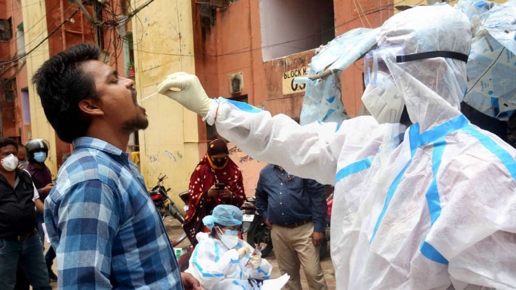 देश में 1 जुलाई को 6 लाख से ज्यादा हुए कोरोना मरीज (पीटीआई)