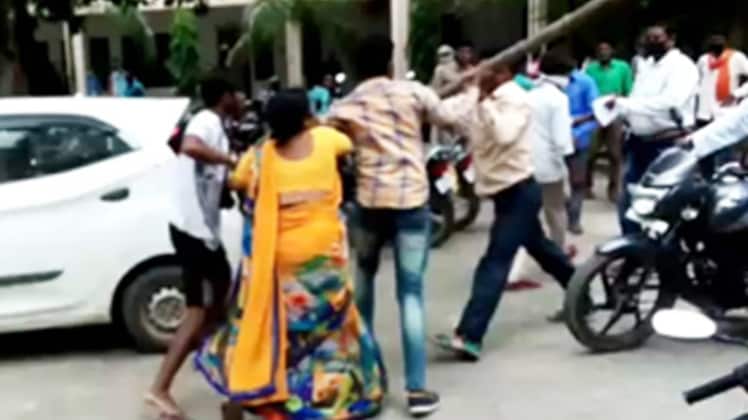 कोर्ट परिसर में मारपीट (Photo Aajtak)