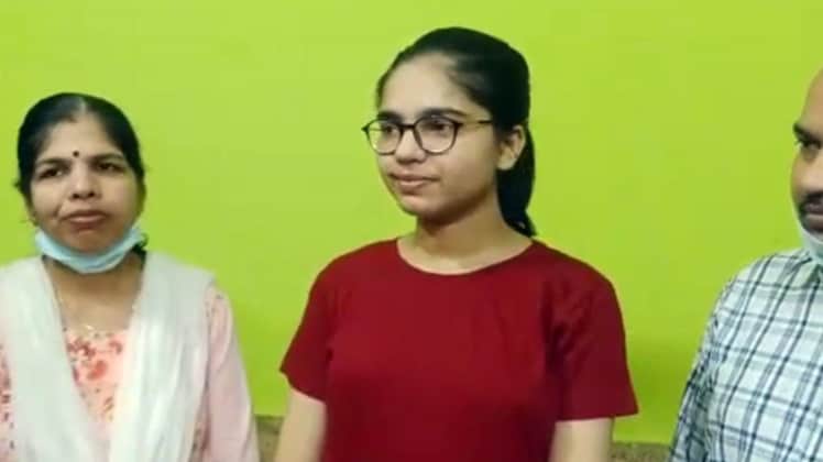 दिव्यांशी जैन ने किया सीबीएसई बोर्ड 12वीं में टॉप