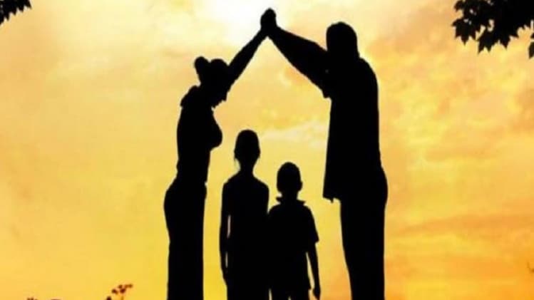 यूपी में पंचायत चुनाव के लिए टू चाइल्ड पॉलिसी की मांग की गई है