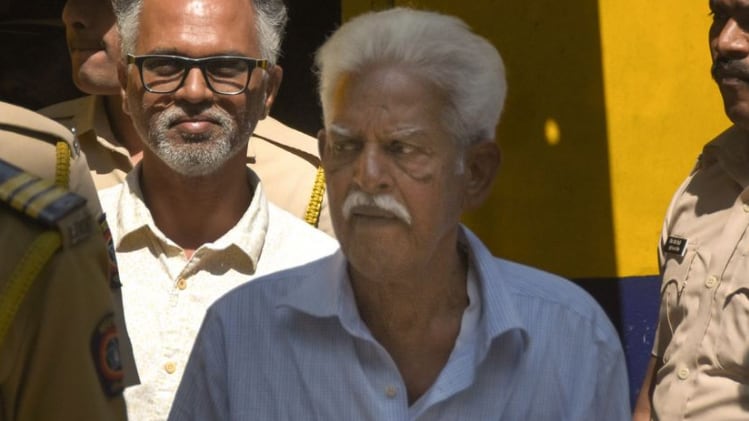 सामाजिक कार्यकर्ता वरवरा राव कोरोना पॉजिटिव (फाइल फोटो-PTI)