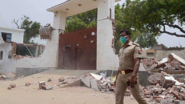 शवों को जलाने की फिराक में था विकास दुबे (फोटो-PTI)