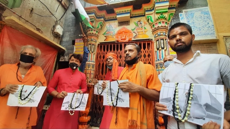 राफेल के लिए विशेष पूजा (तस्वीर- रोशन जायसवाल)