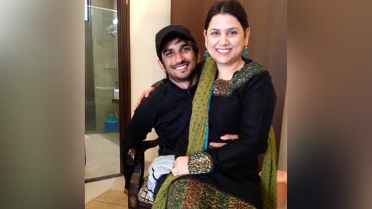 सुशांत सिंह राजपूत अपनी बहन के साथ