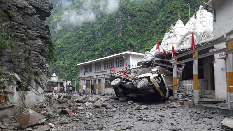 Himachal Pradesh Two killed after boulders hit vehicles in a landslide in Mandi