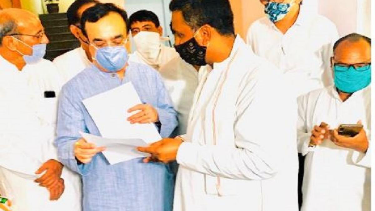 जयपुर कांग्रेस दफ्तर में अजय माकन (फोटो-आजतक)