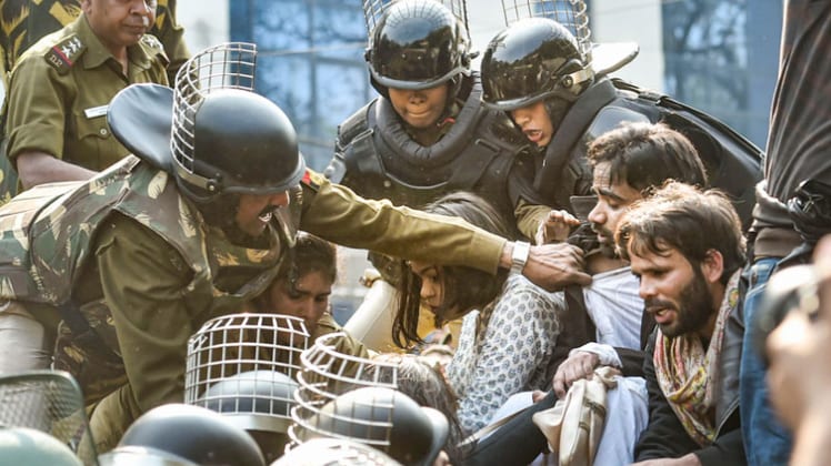 दिल्ली पुलिस पर जामिया में छात्रों के साथ बुरा बर्ताव करने का आरोप (फाइल-पीटीआई)