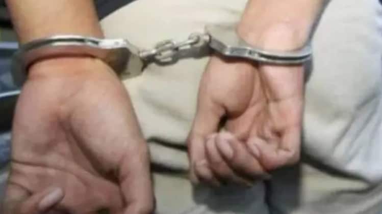 लूटपाट के आरोप में 3 कॉन्स्टेबल समेत 8 गिरफ्तार (फाइल फोटो)