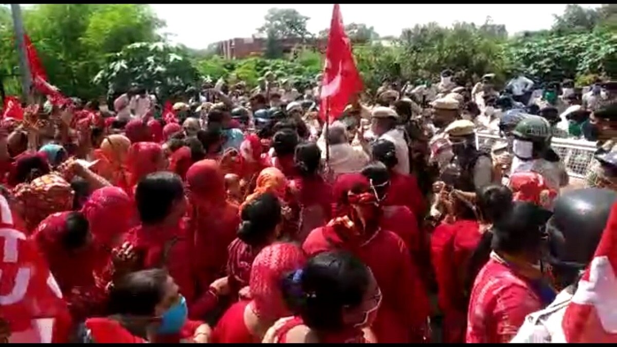 पंचकूला में आशा वर्कर्स ने किया प्रदर्शन