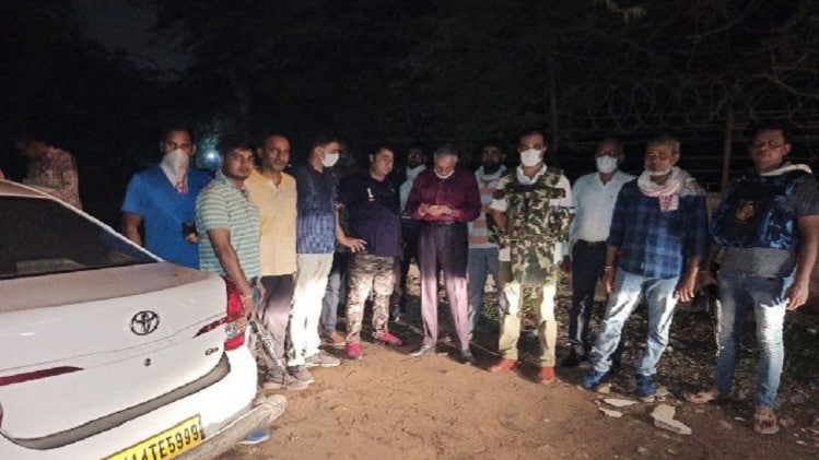 पकड़ा गया एटीएम लूटेरा (फोटो-आजतक)