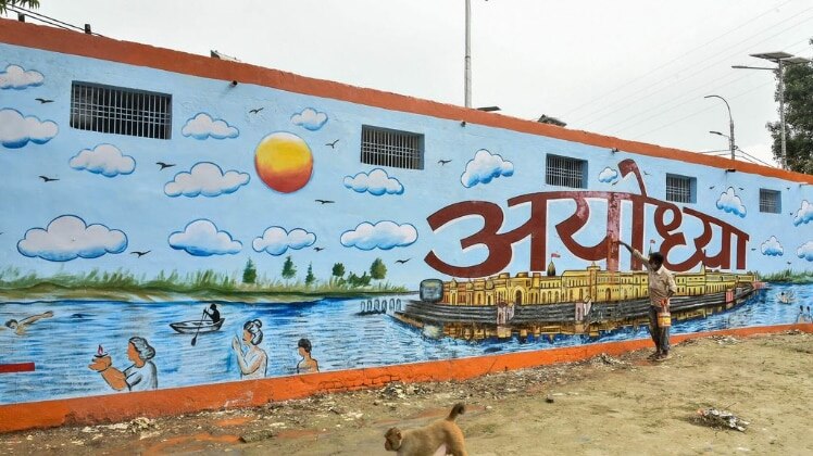 अयोध्या नगरी में चित्रकारी (फोटो-पीटीआई)