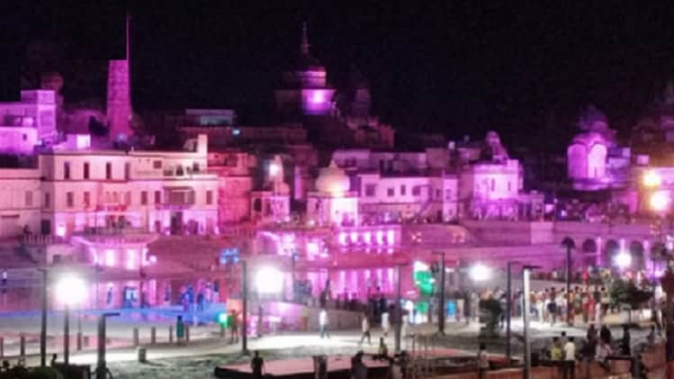 रोशनी से नहाई अयोध्या नगरी