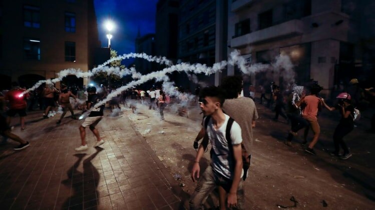 बेरूत में धमाके के बाद लेबनान में विरोध प्रदर्शन (फोटो-AP) 