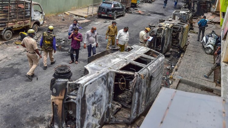 बेंगलुरु में एक पोस्ट को लेकर हुआ विवाद