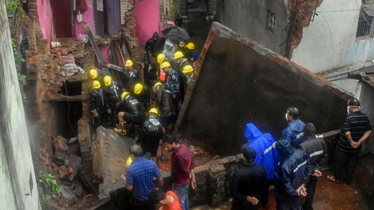 इमारत गिरी, तीन की मौत (फाइल फोटो)