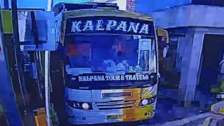 इटावा से बरामद हुई बस