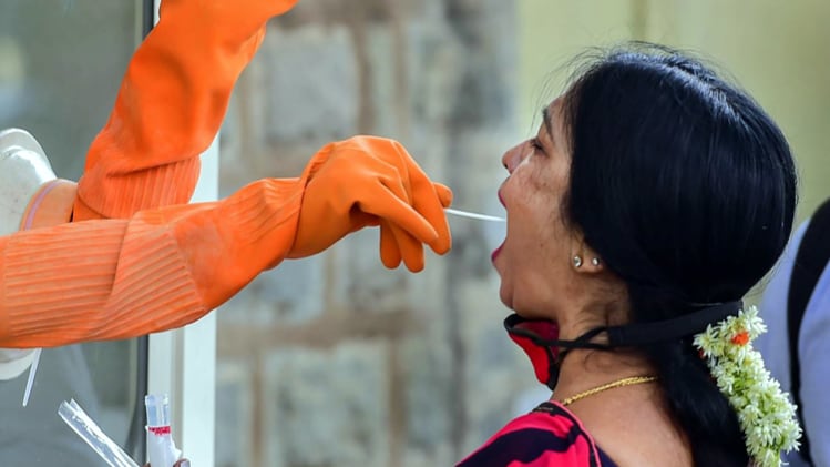 कोरोना वैक्सीन का ट्रायल शुरू (प्रतीकात्मक तस्वीर)