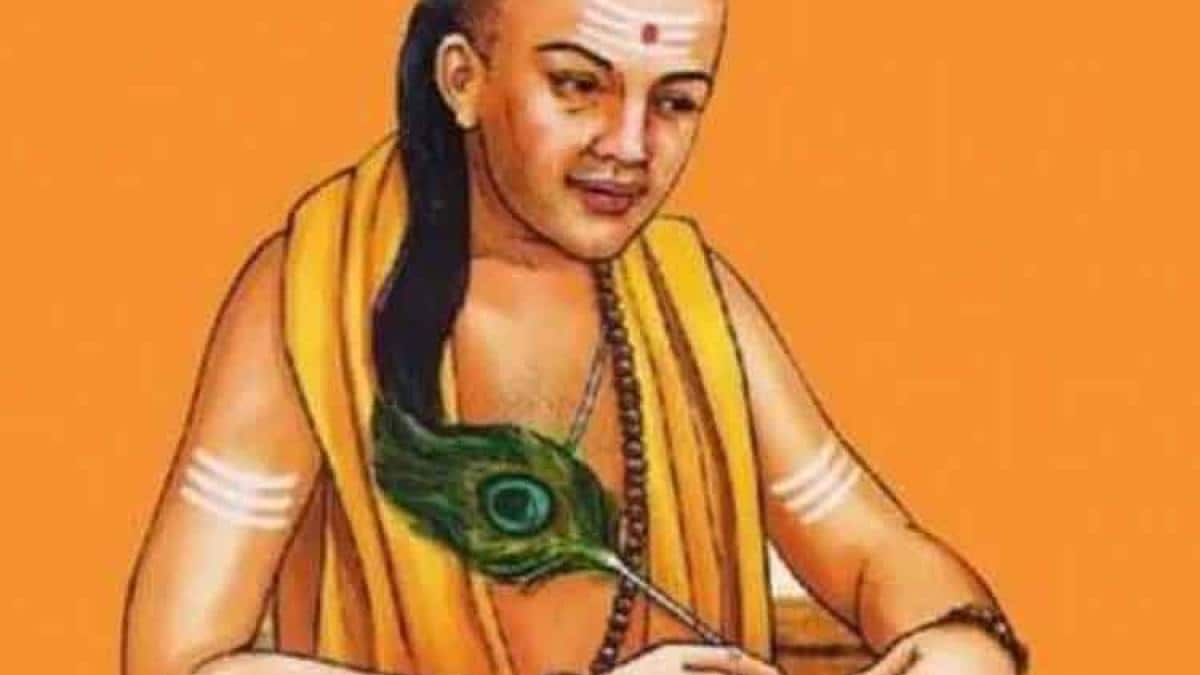 Chanakya Niti: जन्म होने से पहले ही व्यक्ति ...