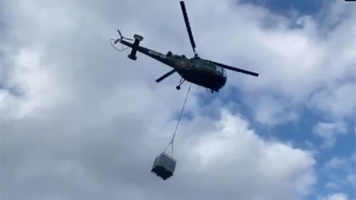 ध्रुव लाइट चेतक हेलिकॉप्टर को मॉरीशस में फंसे जहाज से तेल निकालने के लिए तैनात किया गया