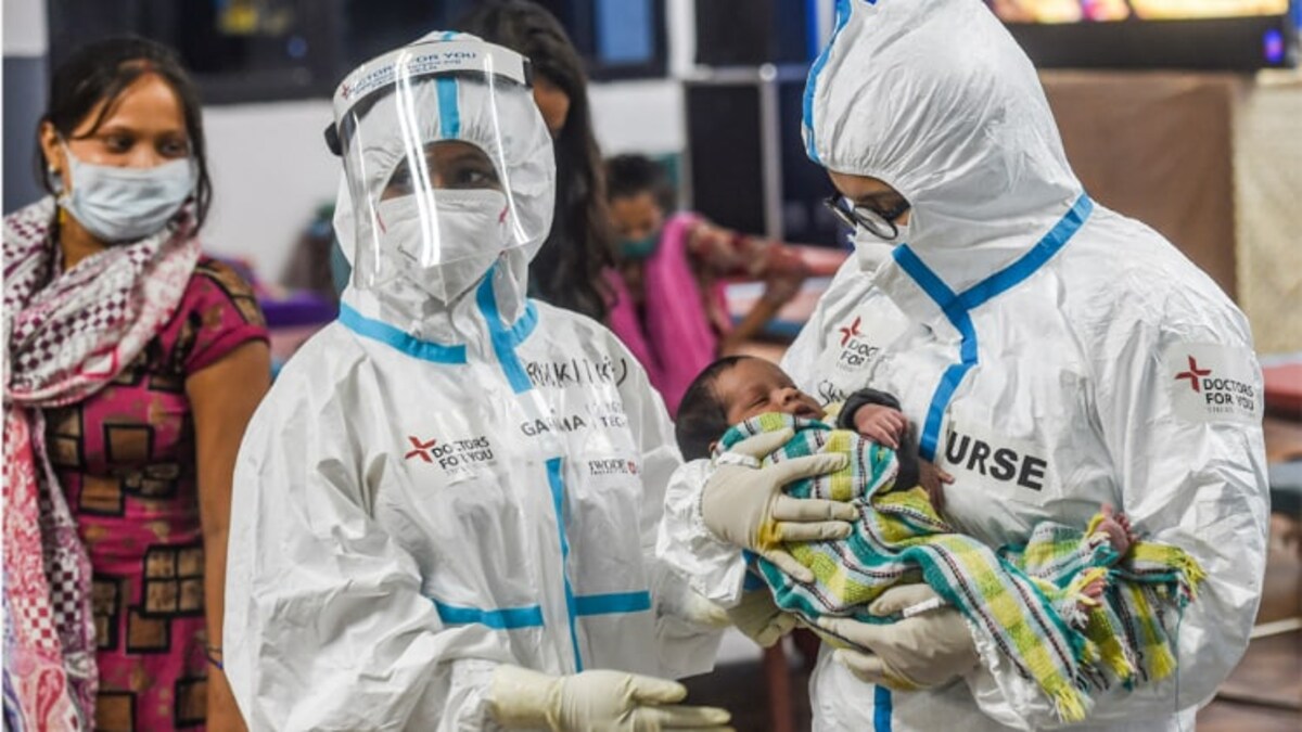 Coronavirus Latest Updates: देश में 24 घंटे में सामने आए कोरोना के 64553 नए मामले, 1007 मौतें - corona virus death toll covid 19 cases latest updates coronavirus vaccine world corona tracker