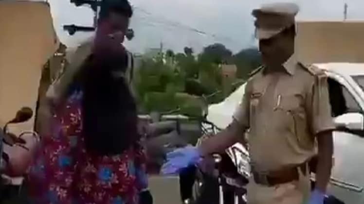 सोशल मीडिया पर वायरल वीडियो का ग्रैब