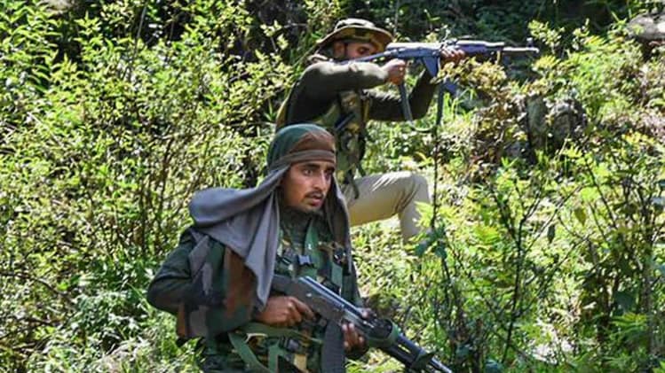 जम्मू-कश्मीर में नियंत्रण रेखा (LoC) पर पाकिस्तान ने की फायरिंग (फाइल फोटो-PTI)