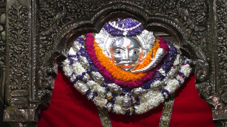 श्रद्धालुओं के लिए खुला काल भैरव मंदिर (फोटो-रोशन जायसवाल)