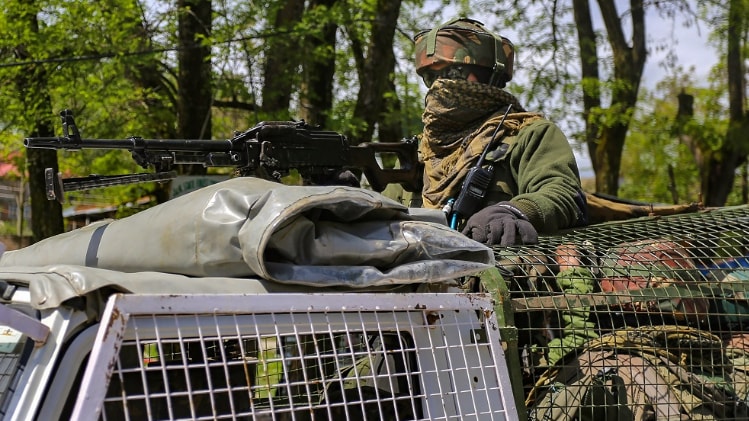 सुरक्षाबलों के जवान (फाइल फोटो-PTI)