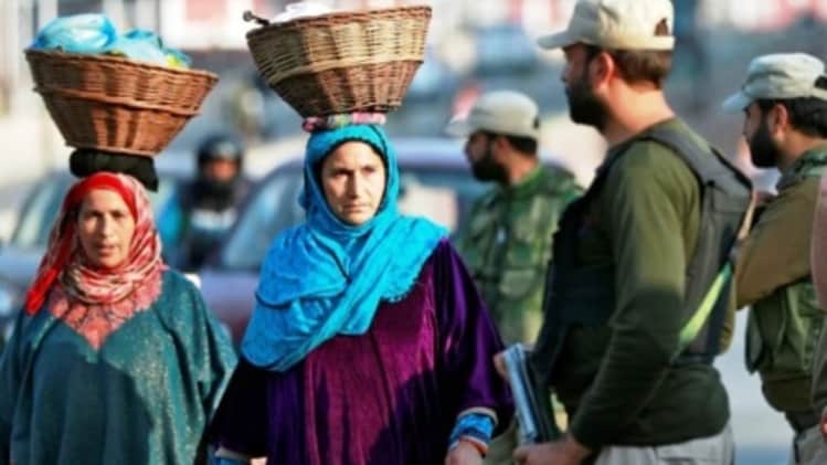 जम्मू-कश्मीर की इकोनॉमी में कुछ सुधार दिख रहा है (फाइल फोटो: रॉयटर्स) 