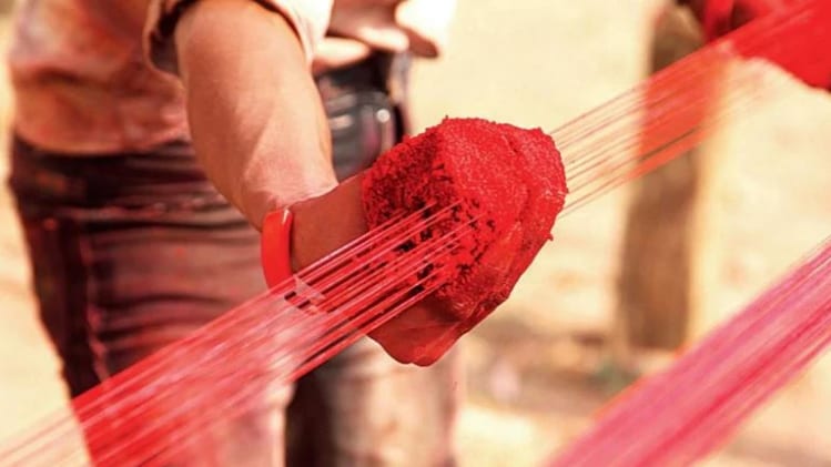 बिजली कंपनियों को सता रहा पतंगबाजी का डर