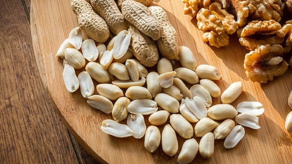 मूंगफली में छिपा है सेहत का खजाना, जानें इसे खाने के 8 फायदे - peanuts or moongfali nutrition health benefits tlif - AajTak