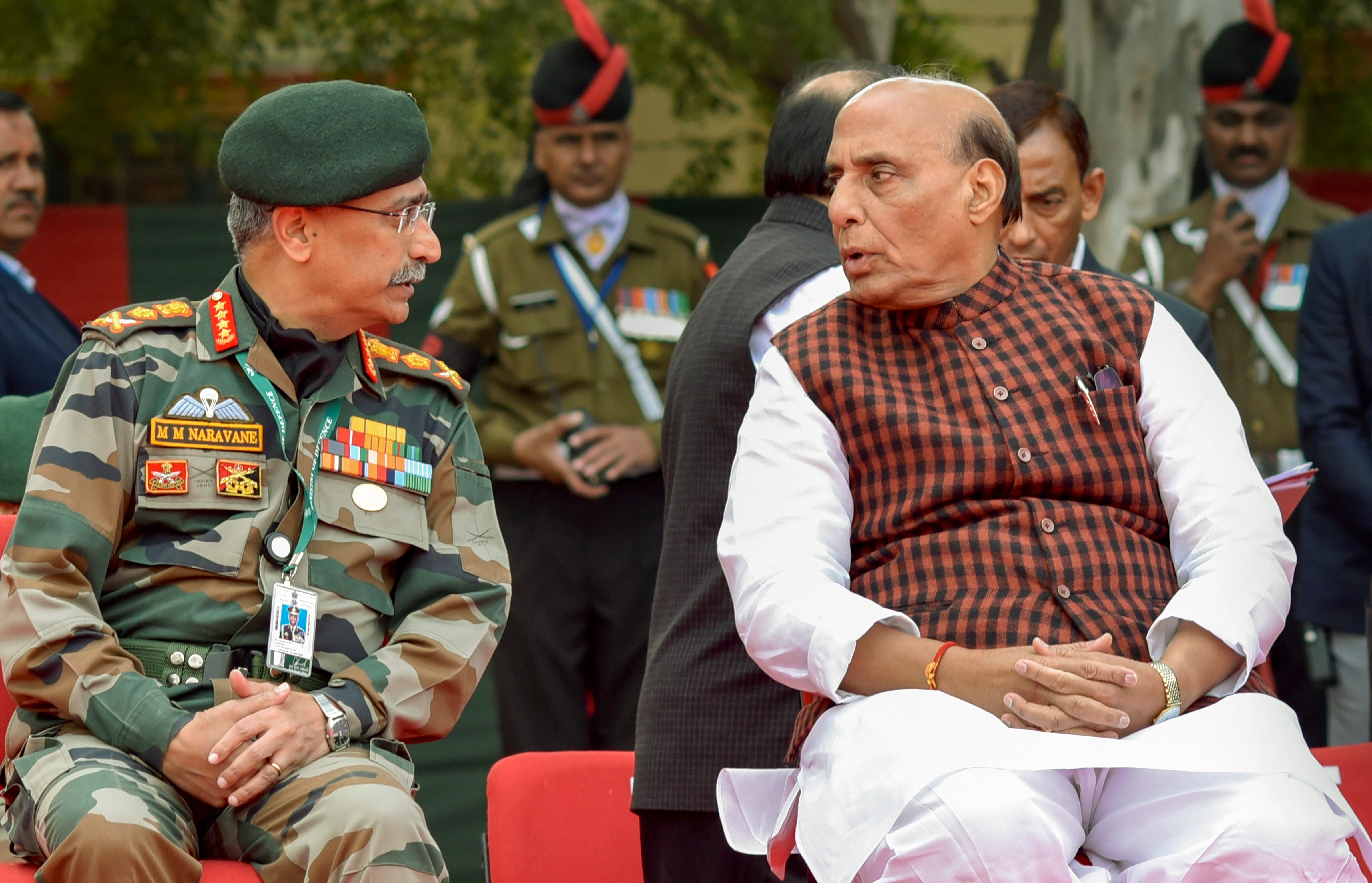 आर्मी चीफ एमएम नरवणे और रक्षा मंत्री राजनाथ सिंह (फोटो-पीटीआई)