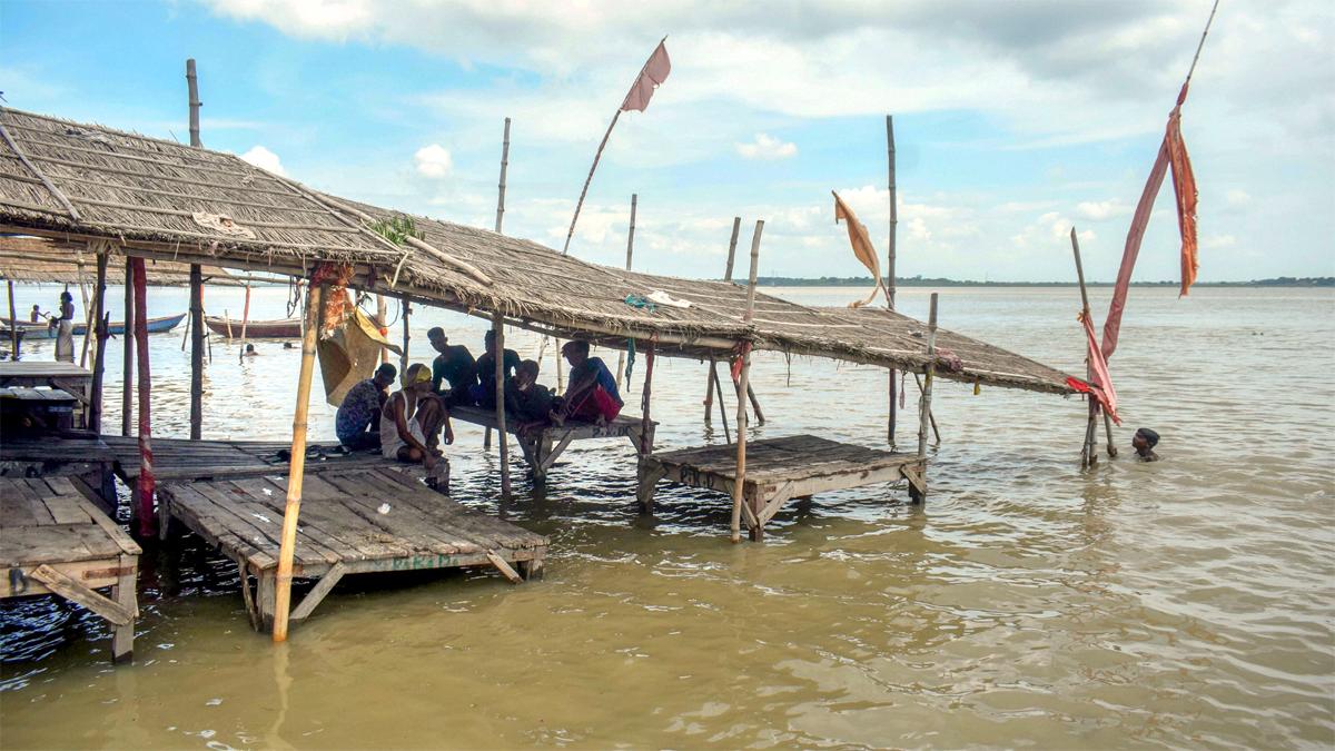 WEATHER UPDATES (तस्वीर- प्रयागराज में बाढ़)