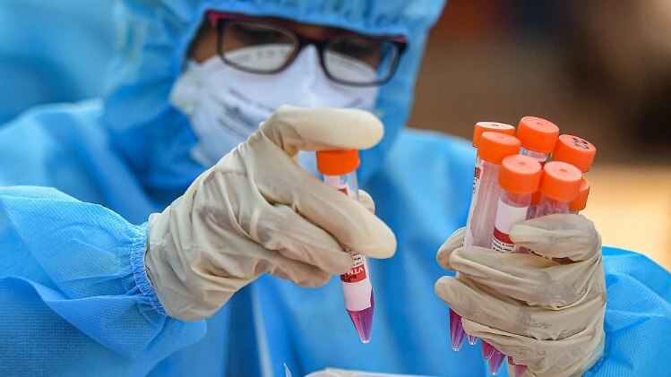 देश में कुल मरीजों का आंकड़ा 18 लाख से अधिक (फोटो-PTI)