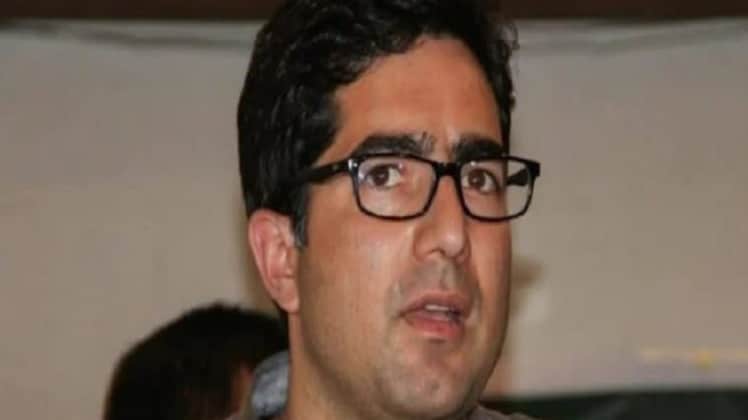 शाह फैसल ने आईएएस की सेवा छोड़कर राजनीति में हाथ आजमाने का लिया था फैसला