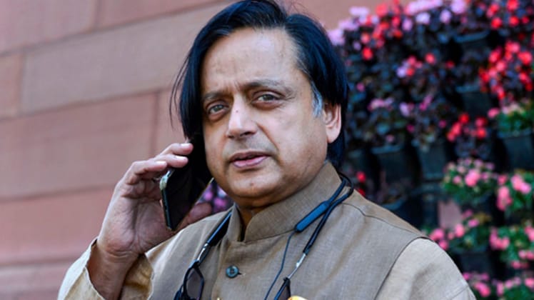 सूचना प्रौद्योगिकी मामलों की संसदीय स्थायी समिति के चेयरमैन शशि थरूर  (फाइल-पीटीआई)